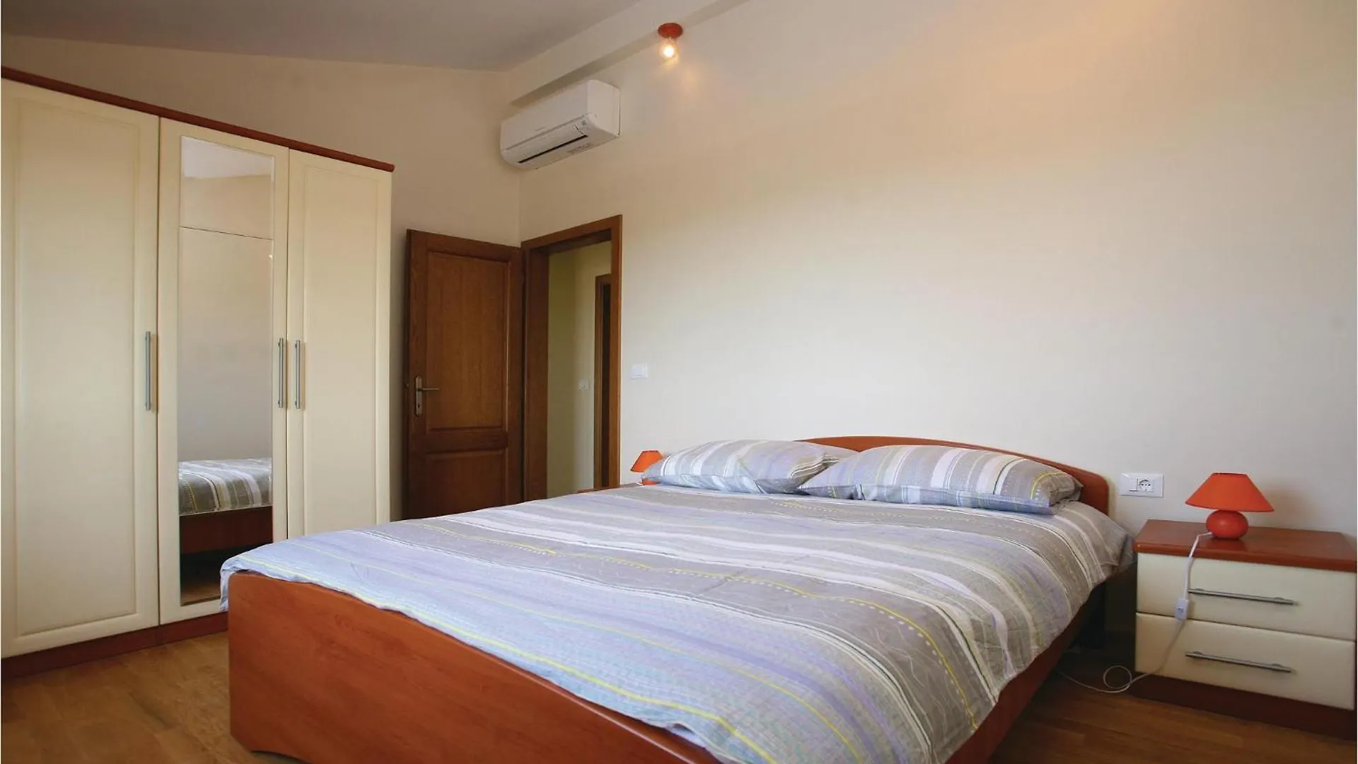 Lovely Home In Vodnjan With Kitchen